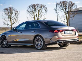 Mercedes-Benz E 220 AMG Night Pakett 2.0 145kW