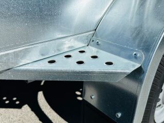 Tiki Treiler Keevis 350-LH 3.5x1.5 Plastkaanega kastihaagis