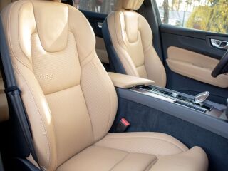 Volvo XC60 AWD B&W Ultimate DARK Intelli PRO Xenium Full 2.0 B4 KERS MHEV Kerghübriid 145kW