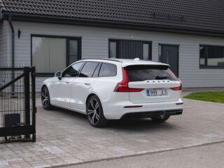 Volvo V60 T6 Twin Engine AWD Inscription 2.0 Plug-In-Hybrid 251кВ