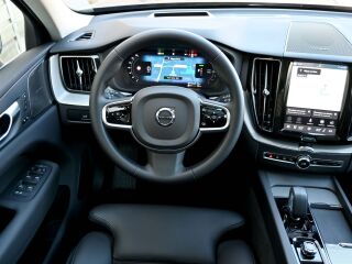 Volvo XC60 AWD H&K ULTIMATE BRIGHT XENIUM INTELLI MY25 2.0 T6 Plug-in LONG RANGE 293kW