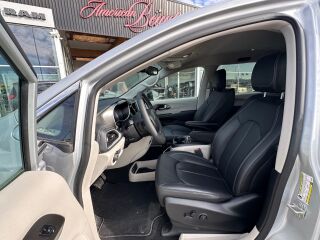 Chrysler Pacifica Select NEW 3.6 V6 Pentastar 162kW
