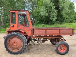 TRAKTOR T-16M kallutava kasti ja muldajaga