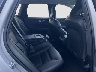 Volvo XC60 AWD Momentum Pro 2.0 B4 145kW