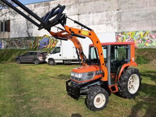 KUBOTA GT26 Cabin frontaallaadur