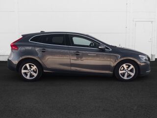 Volvo V40 Momentum 1.6 R4 D2 84кВ