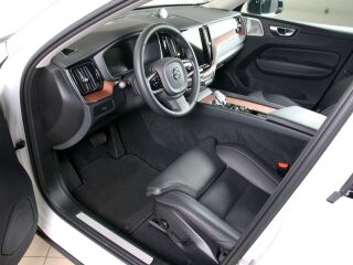 Volvo XC60 AWD ULTIMATE DARK LUXURY XENIUM FULL 2.0 B5 KERS Mild Hybrid 184kW