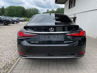 Lexus ES 300h 131kW