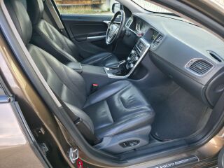 Volvo V60 Cross Country Pro Luxury Bronze 2.0 D3 110кВ