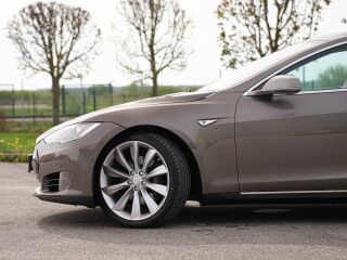Tesla Model S 85D 384KW 158kW