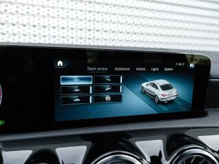 Mercedes-Benz CLA 180 180 AMG line 1.3 100kW
