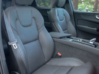 Volvo XC60 MY26 Facelift Ultra Black Fullopt 2.0 B5 AWD MHEV Kerghübriid 184кВ