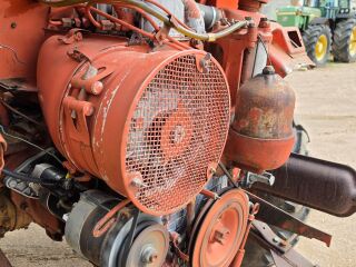TRAKTOR T-16M kallutava kasti ja muldajaga