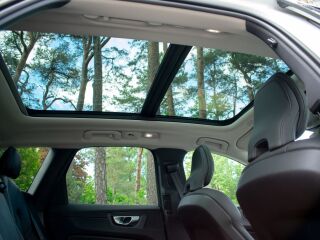 Volvo XC60 AWD Bright PLUS Intelli Safe Wntr 2.0 B4 MHEV Kerghübriid 145кВ