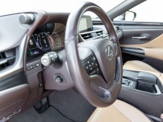 Lexus ES 300h 2.5 131kW