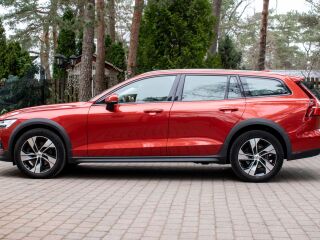 Volvo V60 Cross Country AWD PLUS Bright Intelli Safe PRO 2.0 B4 MHEV Kerghübriid MY2023 145kW