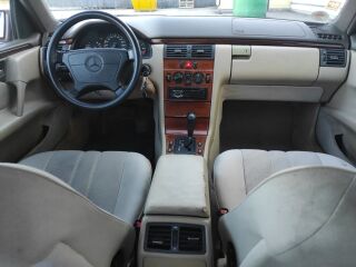 Mercedes-Benz E 200 2.0 R4 100kW