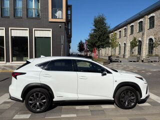Lexus NX 300h FSport 2.5 114kW