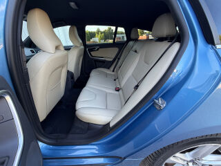 Volvo V60 Plug-In Hybrid AWD 2.4 D6 AWD 158кВ