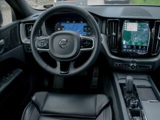 Volvo XC60 AWD R-Design Intelli SAFE Wntr 2.0 B5 AWD MHEV KERS Kerghübriid 183kW