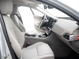 Jaguar XE 20d Pure 2.0 120kW