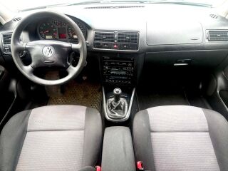 Volkswagen Golf 1.6 77кВ
