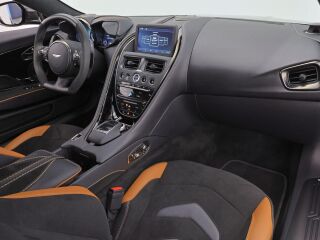Aston Martin DBS V12 533kW