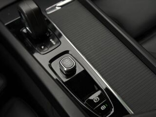 Volvo XC60 AWD Momentum Pro Mild-Hybrid KERS 2.0 B4 145кВ