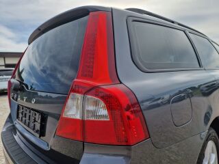 Volvo V70 MOMENTUM 2.4 R5 D5 136kW