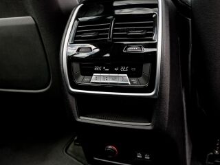 BMW X7 M50 Individual 4.4 V8 390кВ