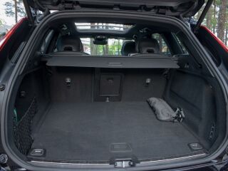 Volvo XC60 MY26 Facelift Ultra Black Fullopt 2.0 B5 AWD MHEV Kerghübriid 184кВ