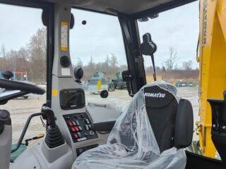 Komatsu WB97S-8E0 3.6 R4 75kW