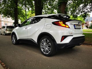 Toyota C-HR Luxury Plus NAVI Crossover FL Hybrid FWD 1.8 Dynamic Force Elekter 37 kW + 72kW