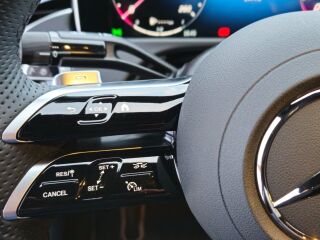 Mercedes-Benz E 220 AMG 2.0 145kW