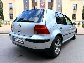 Volkswagen Golf Comfort 1.6 77кВ