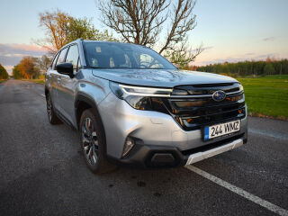 Subaru Forester AWD E-Boxer LIMITED CVT 2.0 100kW