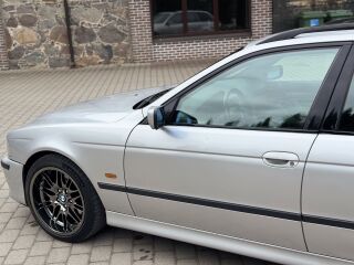 BMW 540 4.4 V8 210kW