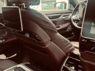 BMW 750 4.4 V8 330kW