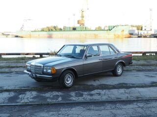 Mercedes-Benz 230 E 2.3 R4 100kW