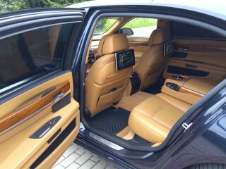 BMW 750 4.4 330kW