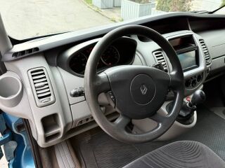 Renault Trafic Long passenger FAMILY 2.0 84кВ