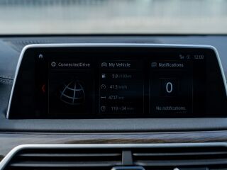 BMW 740 e iPERFORMANCE 240кВ