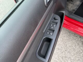 Volkswagen Golf 1.6 77кВ