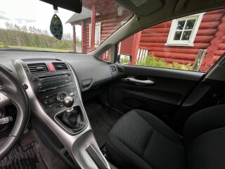 Toyota Auris 1.6 97kW