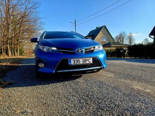Toyota Auris 1.6 97кВ