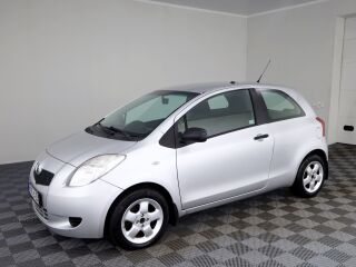 Toyota Yaris Linea Sol A-C 1.3 64кВ