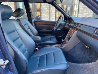 Mercedes-Benz 300 E - 24 3.0 R6 162kW