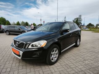 Volvo XC60 MOMENTUM 2.4 120kW