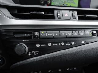Lexus IS 300h 2.5 131kW
