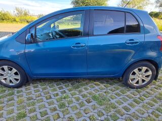 Toyota Yaris 1.3 64кВ